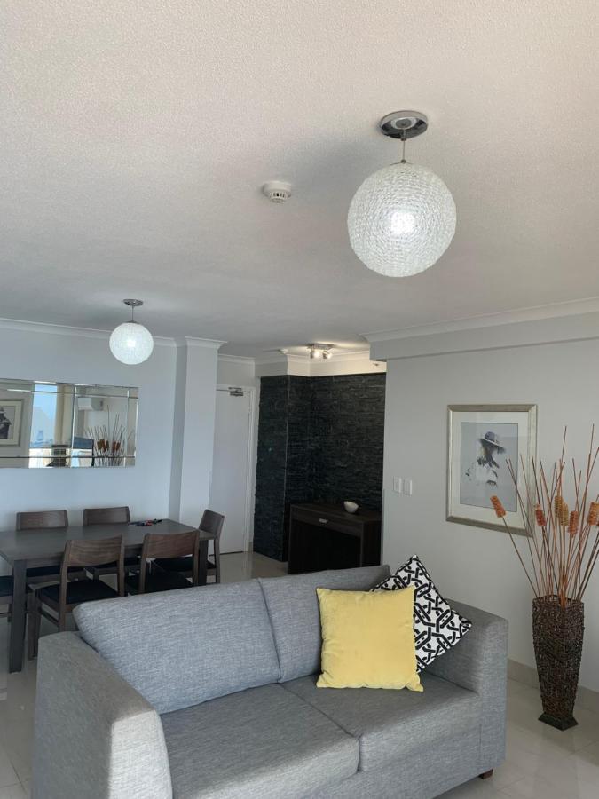 Stunning 2 Bedroom Ocean View Apartment ゴールドコースト エクステリア 写真