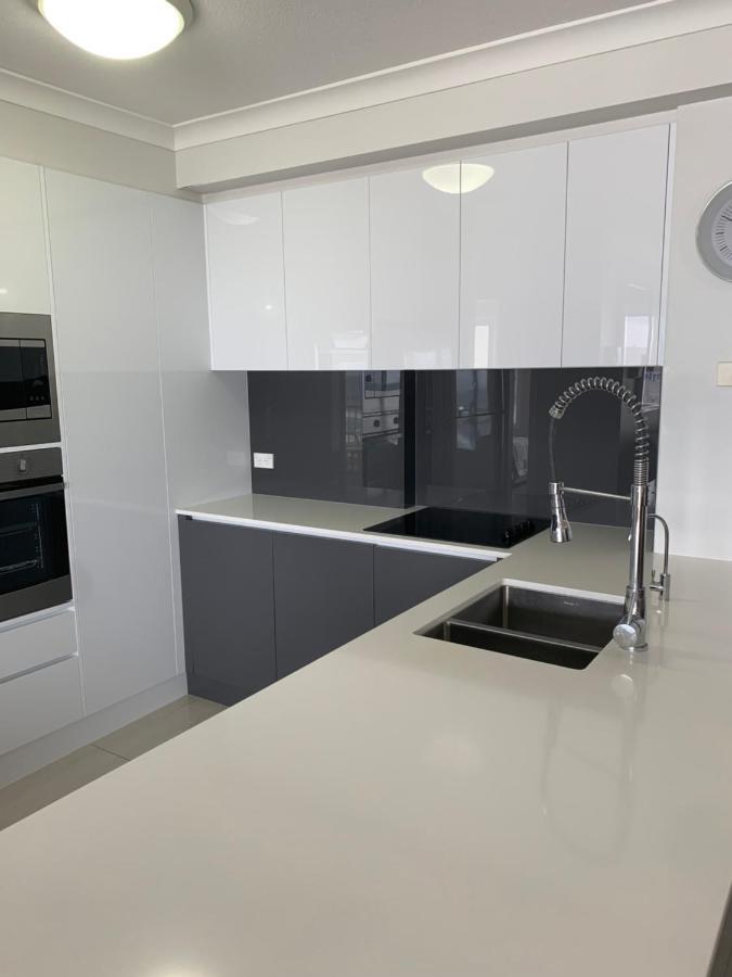 Stunning 2 Bedroom Ocean View Apartment ゴールドコースト エクステリア 写真