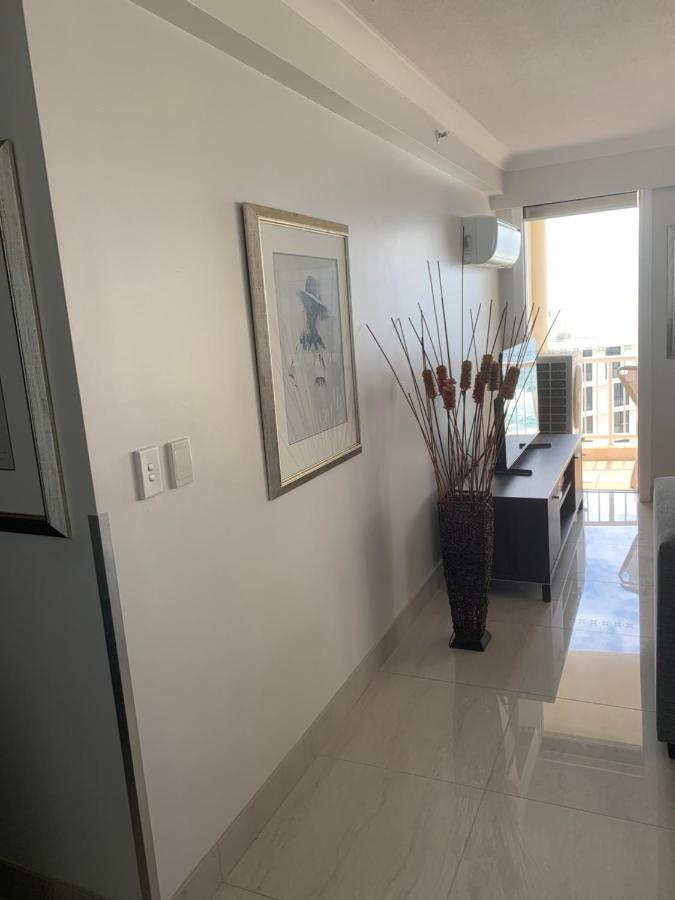 Stunning 2 Bedroom Ocean View Apartment ゴールドコースト エクステリア 写真