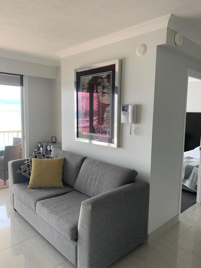Stunning 2 Bedroom Ocean View Apartment ゴールドコースト エクステリア 写真
