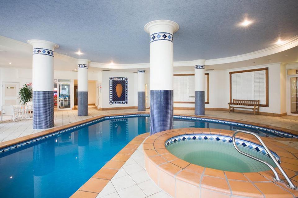 Stunning 2 Bedroom Ocean View Apartment ゴールドコースト エクステリア 写真