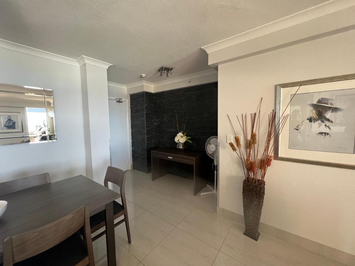 Stunning 2 Bedroom Ocean View Apartment ゴールドコースト エクステリア 写真