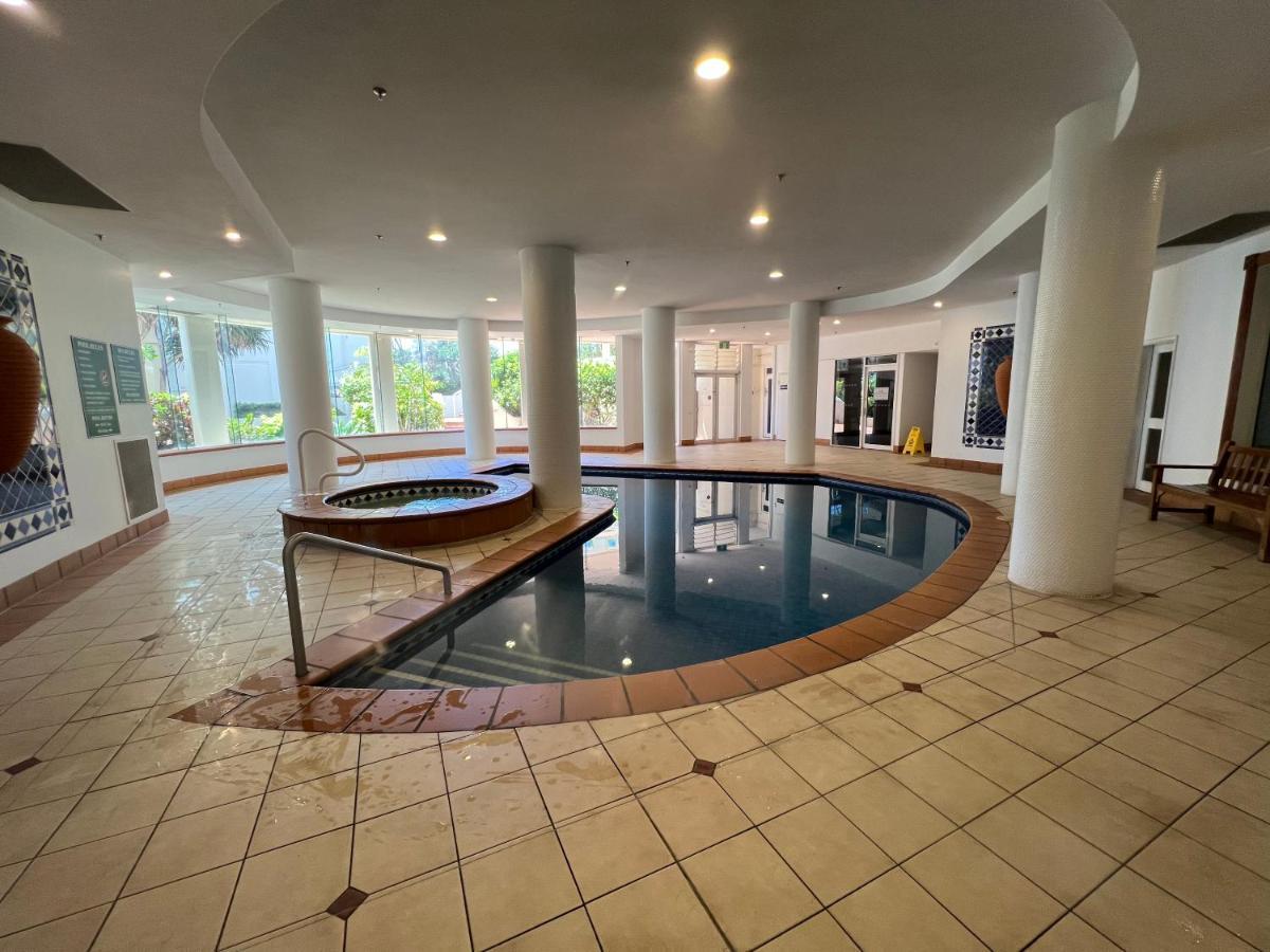Stunning 2 Bedroom Ocean View Apartment ゴールドコースト エクステリア 写真